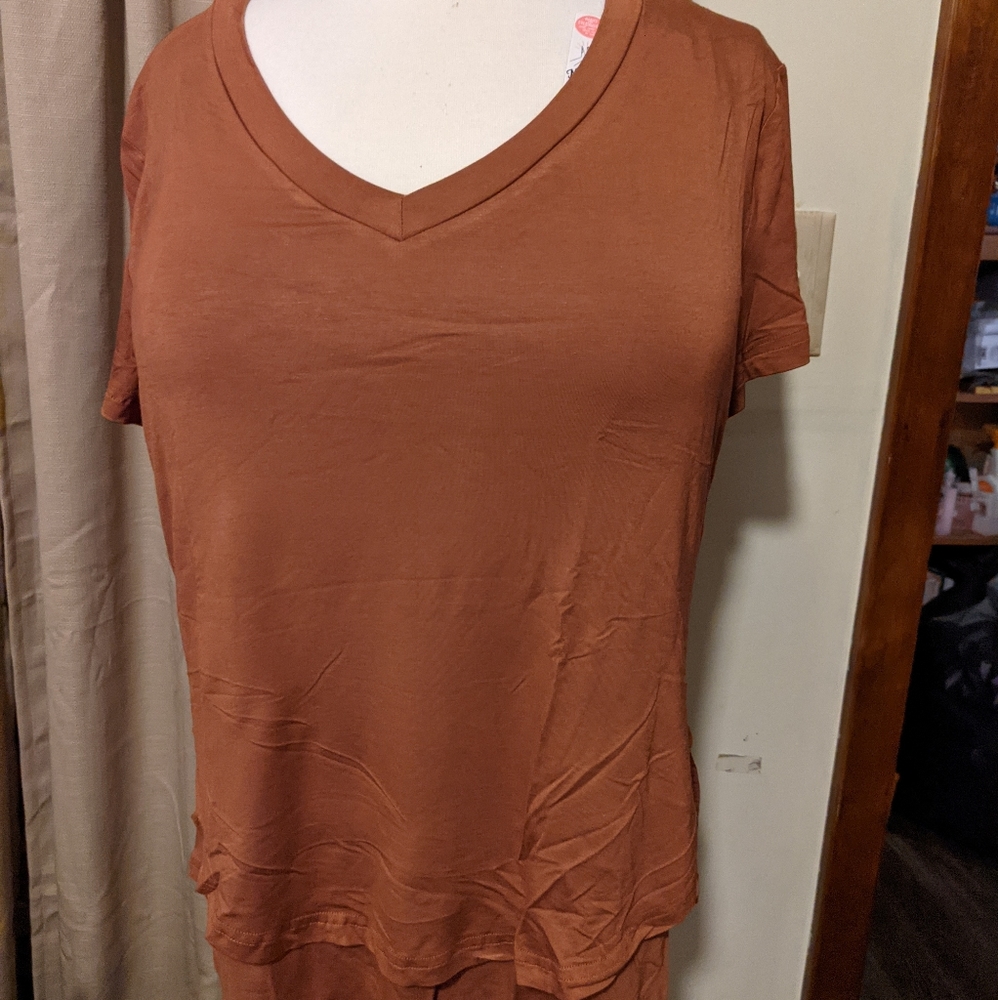 Latched Mama Copper V-Neck Boyfriend Tee, XL, NWT